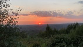 Sonnenuntergang in den Bergen